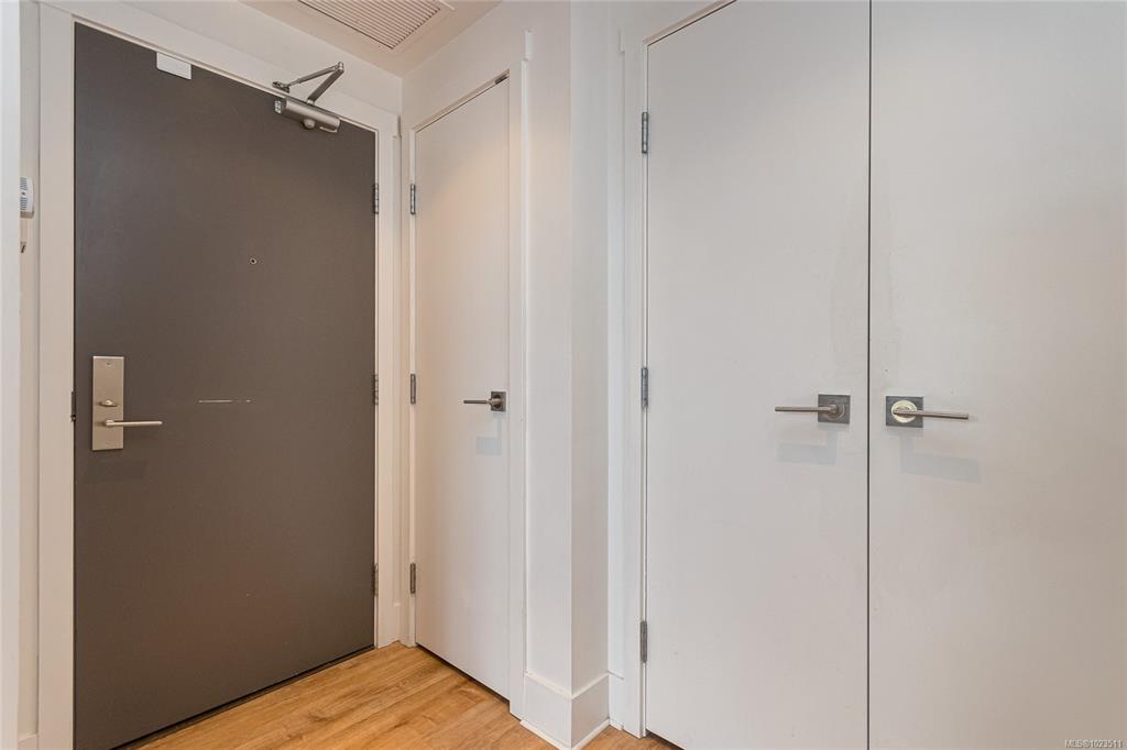 Fourth View of 83 Saghalie Rd, Victoria, BC, V9A 0E7