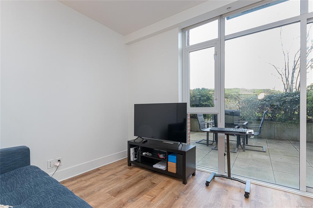 Fifth View of 83 Saghalie Rd, Victoria, BC, V9A 0E7