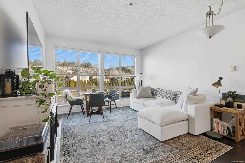 627 Brookside Rd, 1023557, BC,