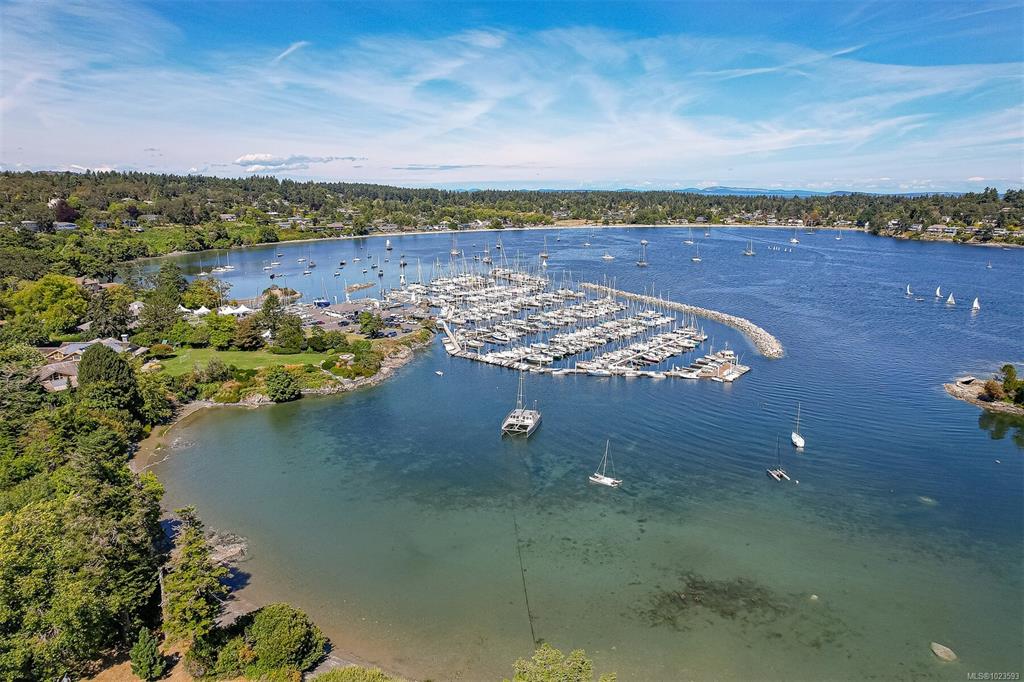 Fourth View of 3260 Beach Dr, Oak Bay, BC, V8R 6L8