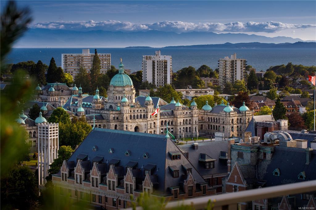 Third View of 707 Courtney St, The Falls, Victoria, BC, V8W 0A9