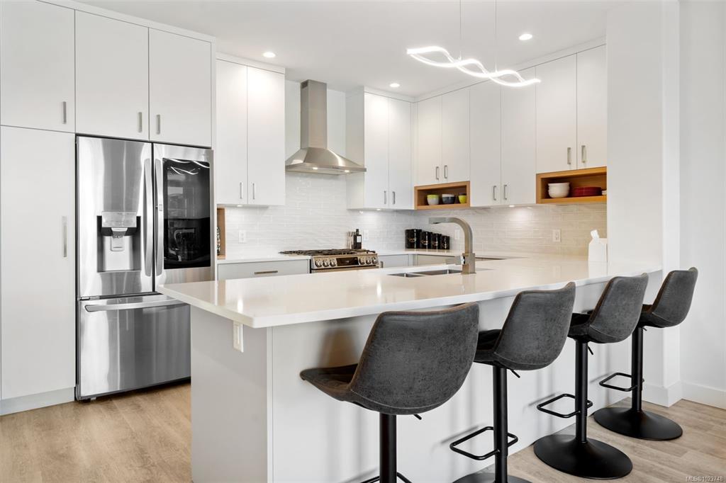 Second View of 330 Waterfront Cres, Victoria, BC, V8T 5K3