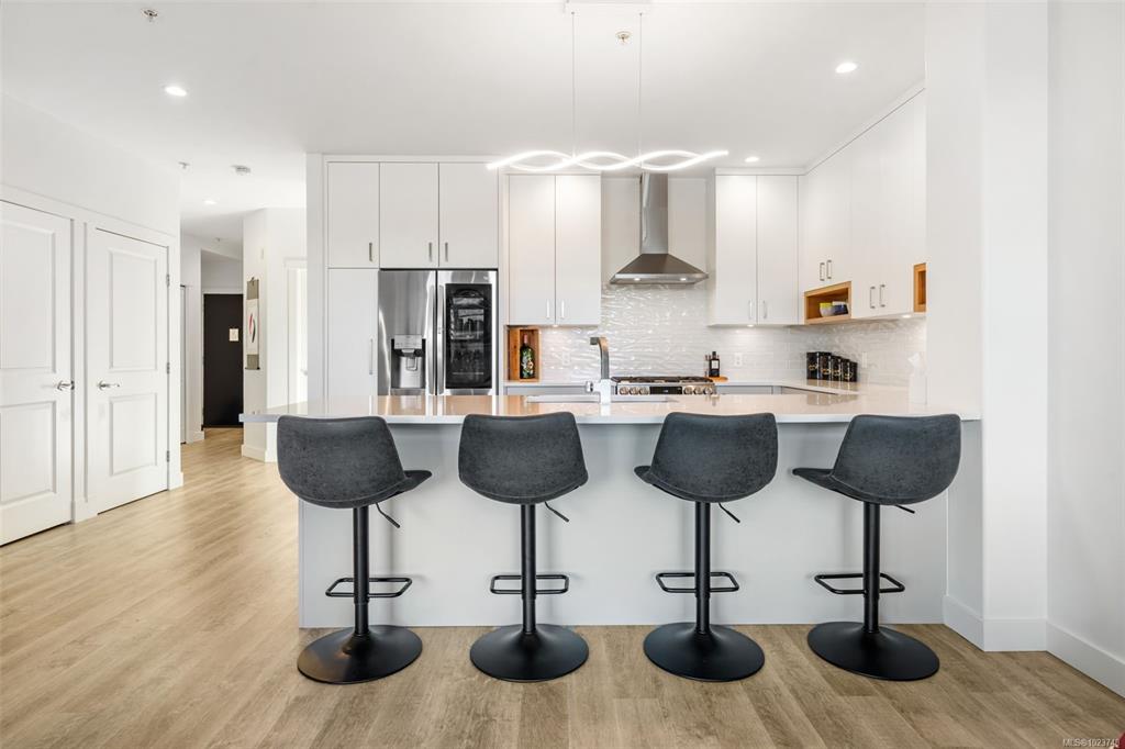 Fourth View of 330 Waterfront Cres, Victoria, BC, V8T 5K3