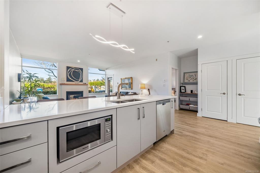 Fifth View of 330 Waterfront Cres, Victoria, BC, V8T 5K3