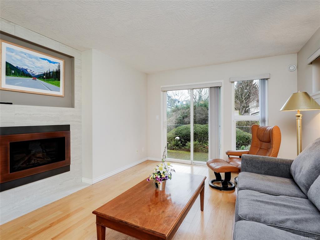 Fifth View of 1473 Garnet Rd, Saanich, BC, V8P 5T5