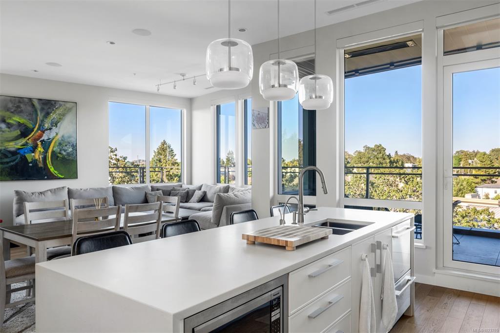 1201 Fort St, 1023785, BC,