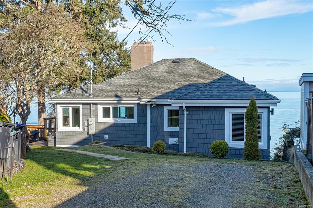 Second View of 484 Bay St, Qualicum Beach, BC, V9K 1J9
