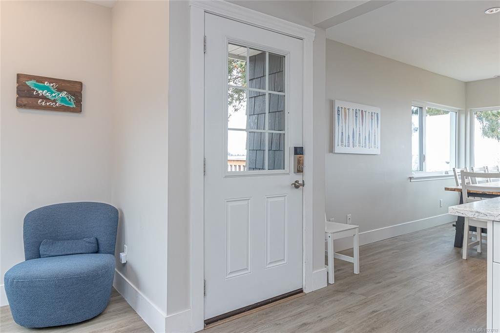 Fifth View of 484 Bay St, Qualicum Beach, BC, V9K 1J9