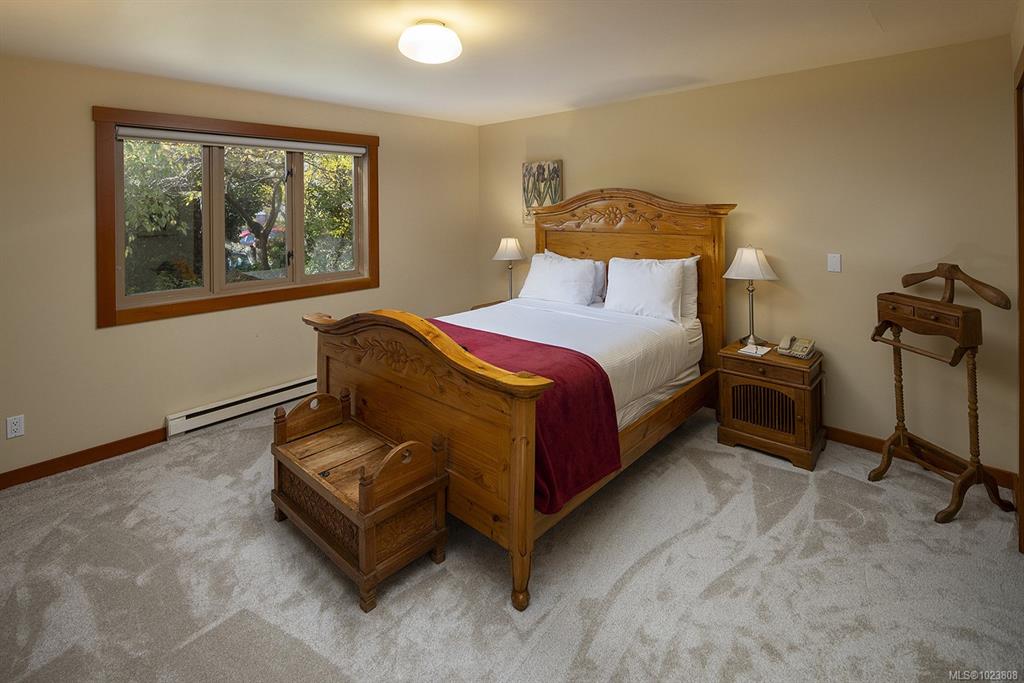 Fifth View of 215 Mary St, Victoria, BC, V9A 3V8