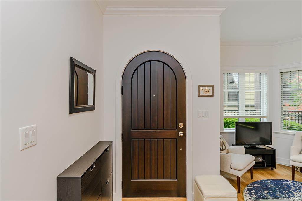 Fourth View of 675 Superior St, Victoria, BC, V8V 1V1