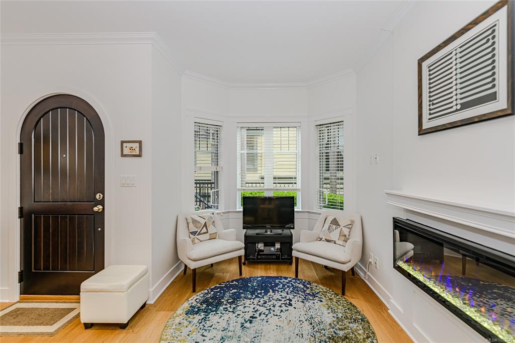 Fifth View of 675 Superior St, Victoria, BC, V8V 1V1