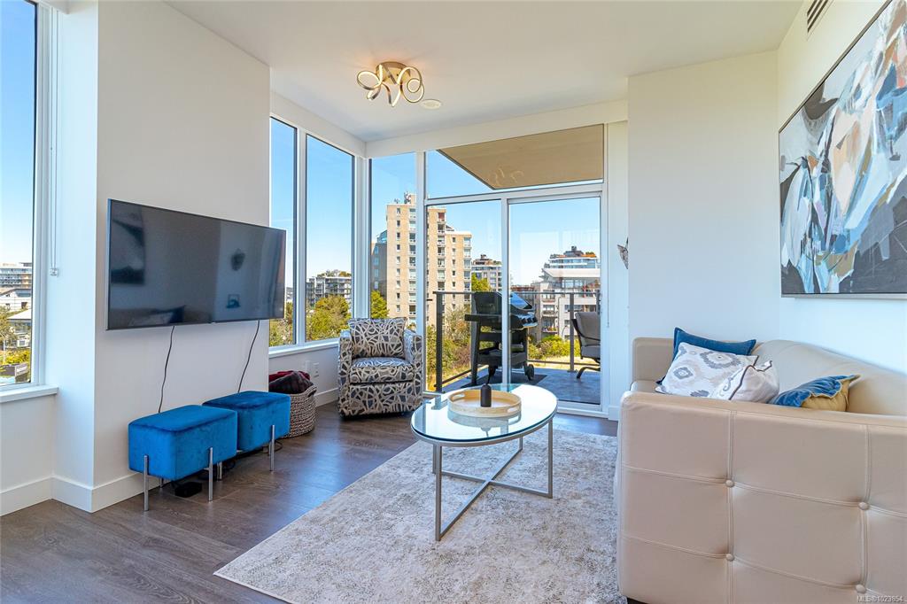 Fourth View of 60 Saghalie Rd, Victoria, BC, V9A 0H1