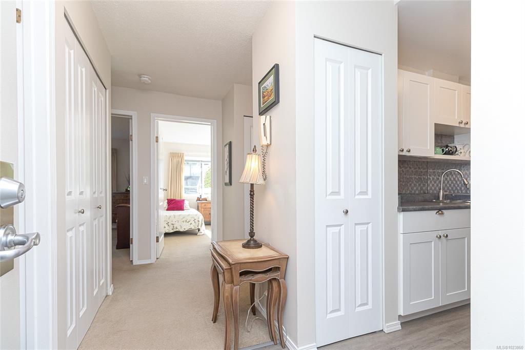 Fifth View of 2360 James White Blvd, Charter House, Sidney, BC, V8L 1Z7