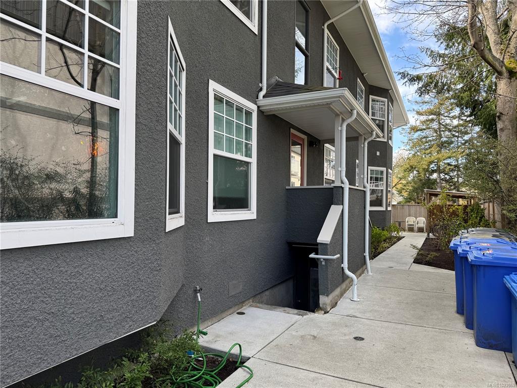 Fourth View of 340 Linden Ave, Victoria, BC, V8V 4E9