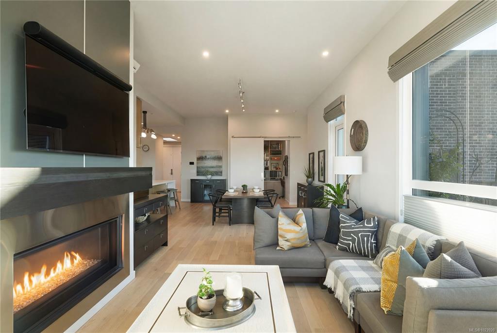 Second View of 2285 Bowker Ave, Bowker Collection, Oak Bay, BC, V8R 2E2