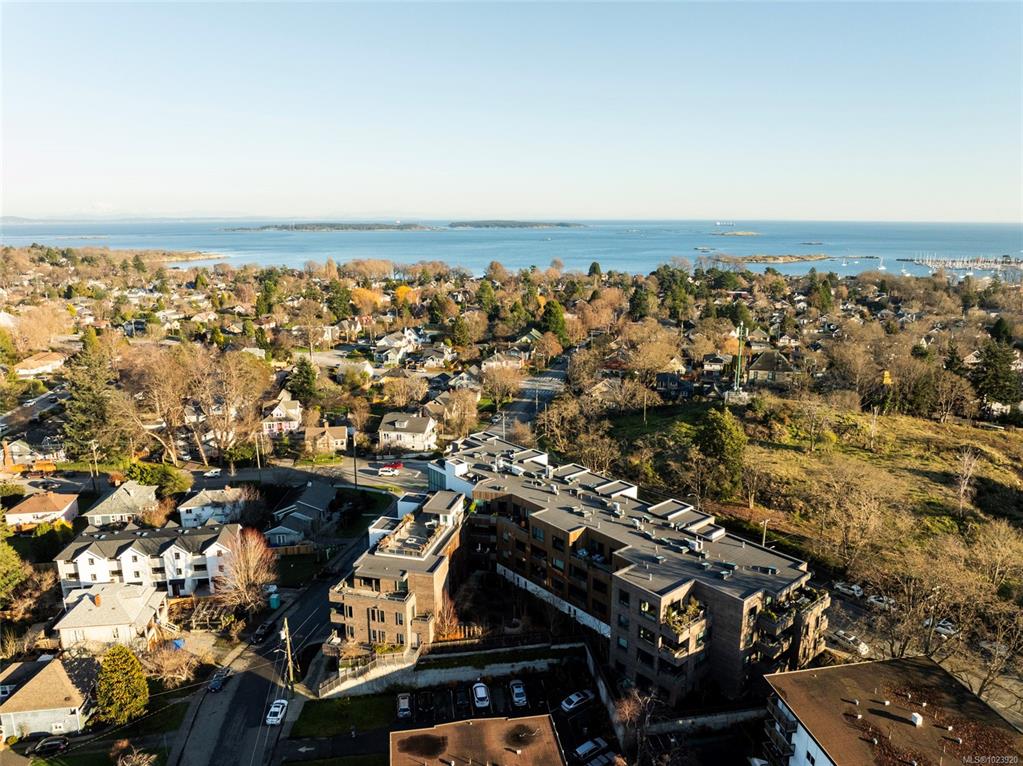 Fourth View of 2285 Bowker Ave, Bowker Collection, Oak Bay, BC, V8R 2E2