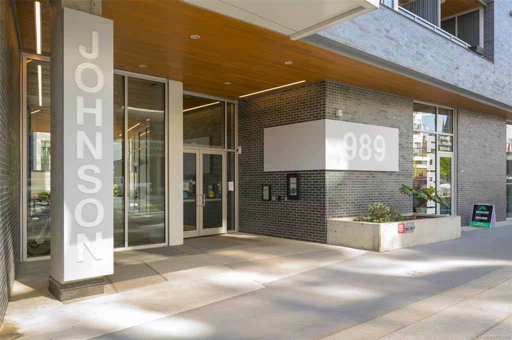 Fourth View of 989 Johnson St, Victoria, BC, V8V 3N7