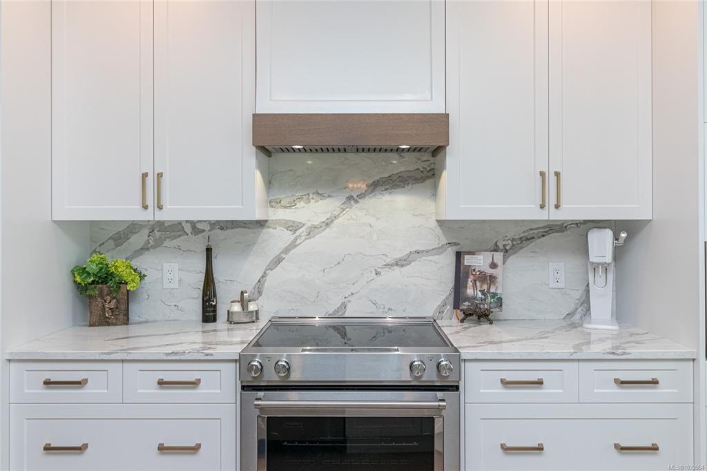 Fifth View of 50 Songhees Rd, Victoria, BC, V9A 7J4