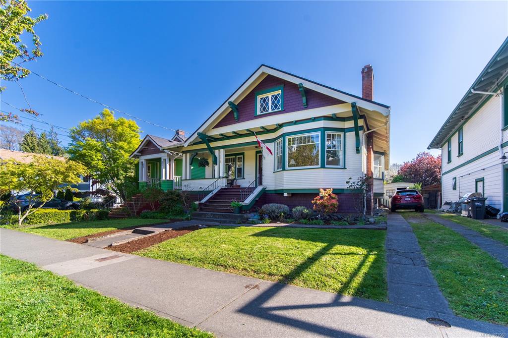 Third View of 1111 Mckenzie St, Victoria, BC, V8V 2W1