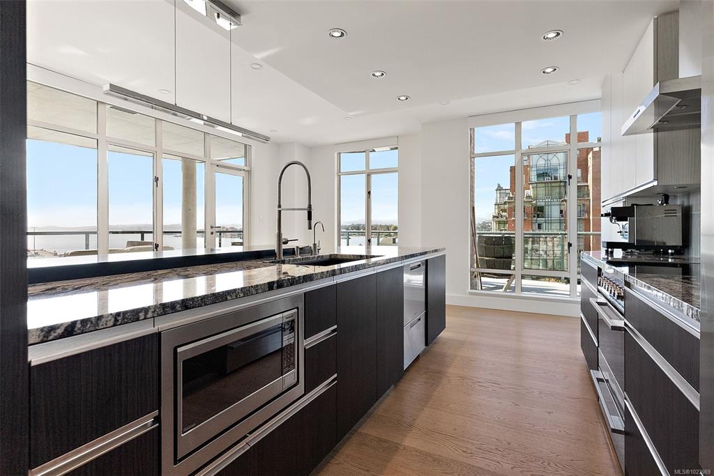 Fourth View of 21 Dallas Rd, Victoria, BC, V8V 4Z9