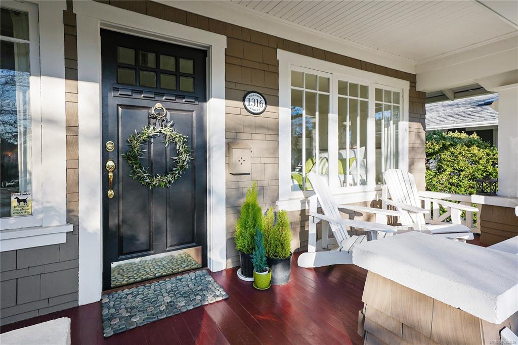 Third View of 1316 Carnsew St, Victoria, BC, V8S 1P2