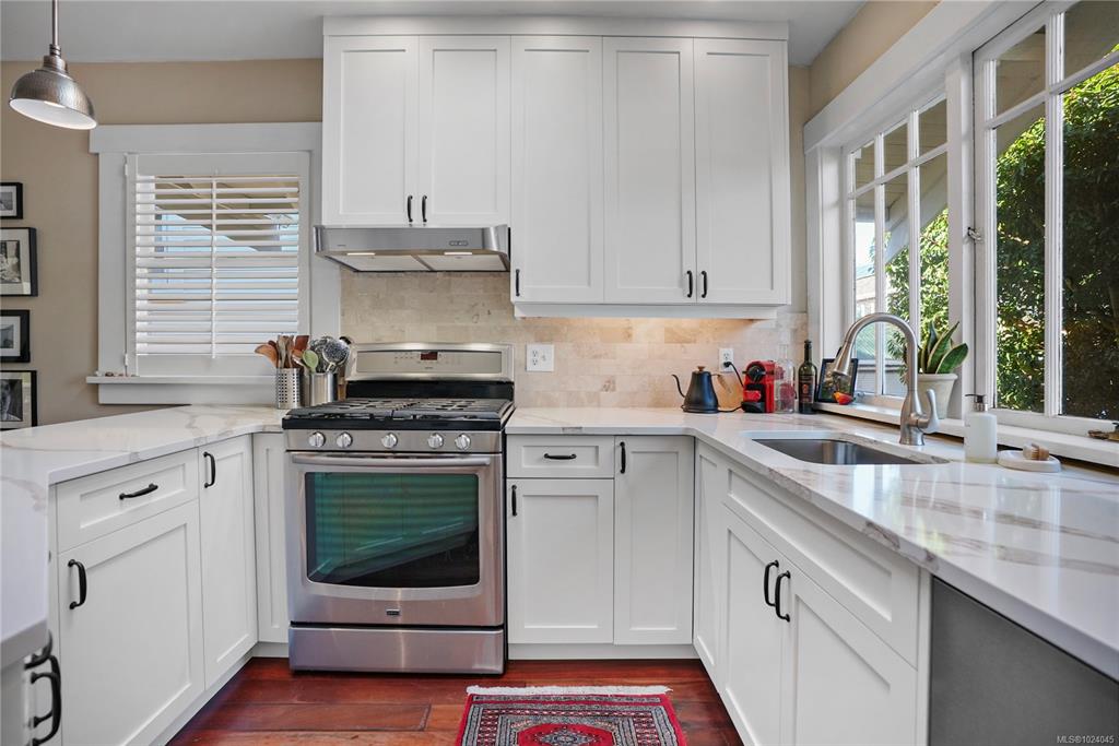 Fourth View of 1316 Carnsew St, Victoria, BC, V8S 1P2