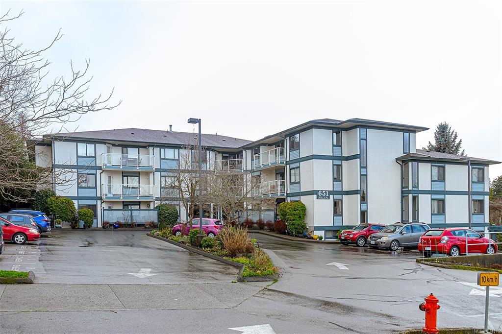 Third View of 651 Jolly Pl, Saanich, BC, V8N 1J4