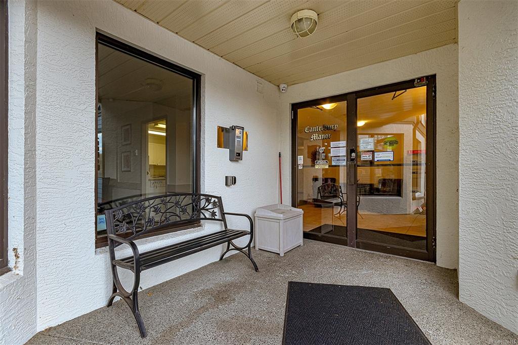 Fourth View of 651 Jolly Pl, Saanich, BC, V8N 1J4