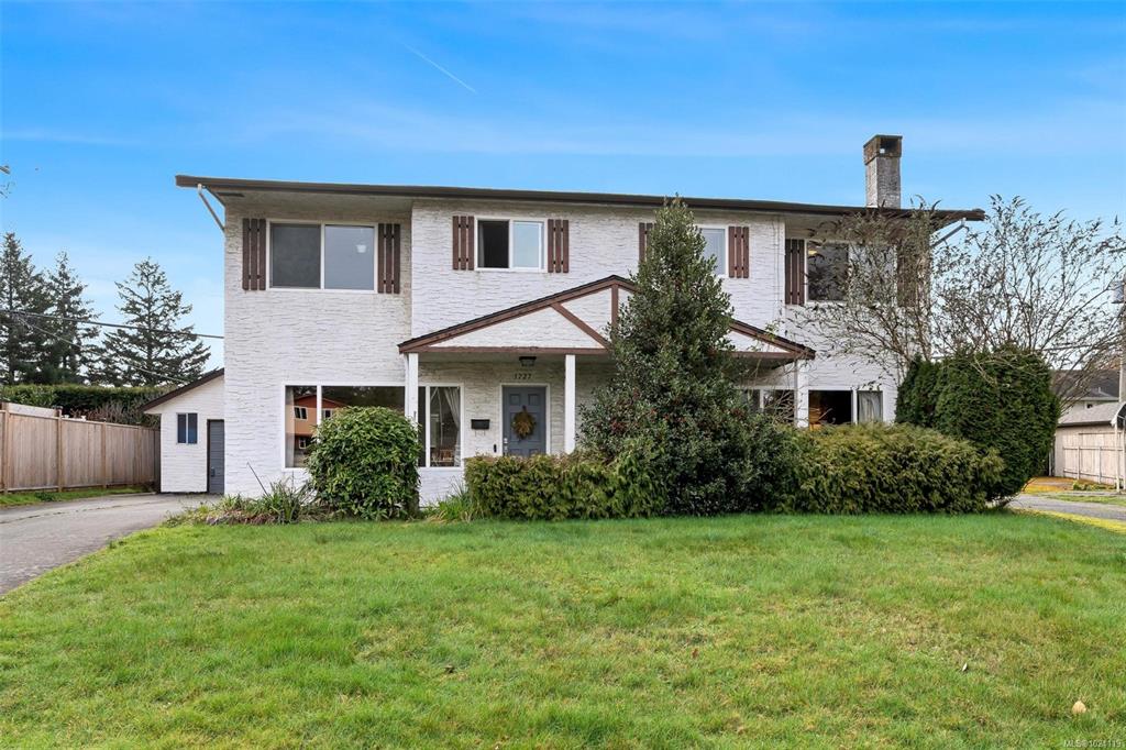 Second View of 1725 1727 Ashdale Pl, Saanich, BC, V8N 1P1