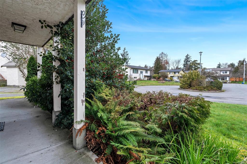 Fourth View of 1725 1727 Ashdale Pl, Saanich, BC, V8N 1P1