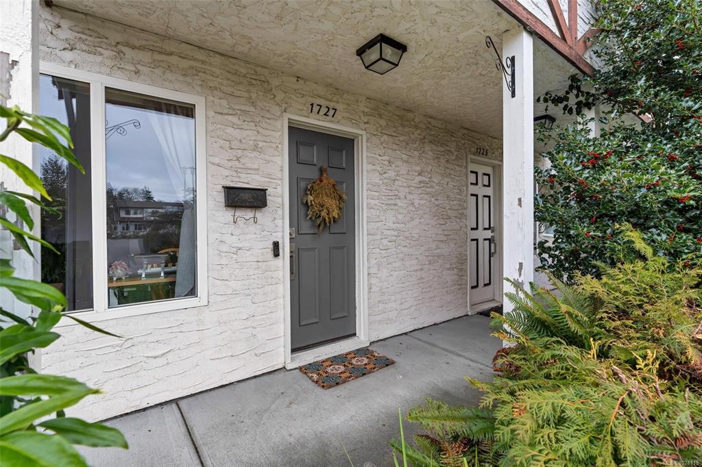 Fifth View of 1725 1727 Ashdale Pl, Saanich, BC, V8N 1P1