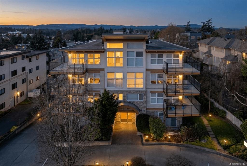 2940 Harriet Rd, 1024144, BC,