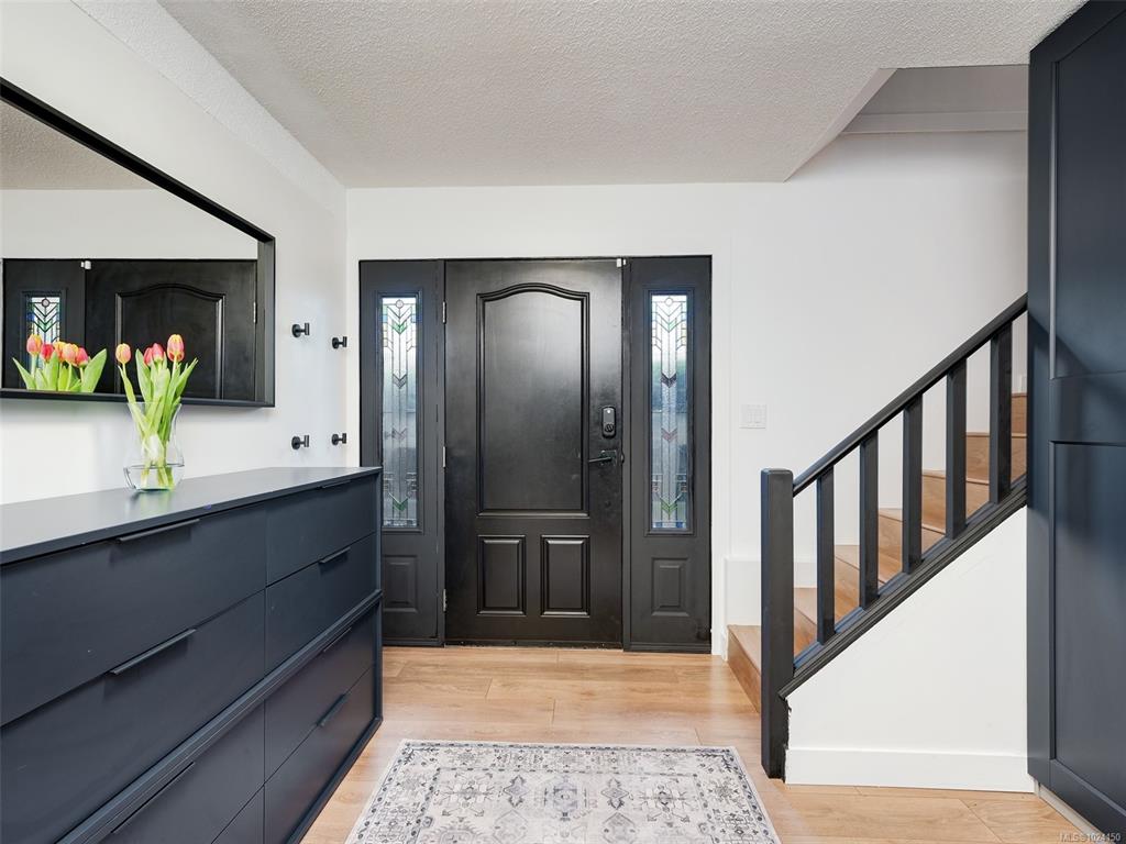 Fourth View of 1091 Baldwin Pl, Saanich, BC, V8X 4G9