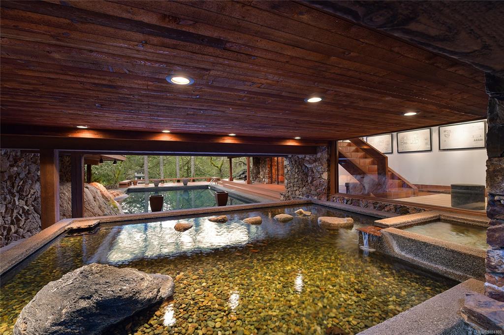 Third View of 4662 Amblewood Dr, Saanich, BC, V8Y 1C2