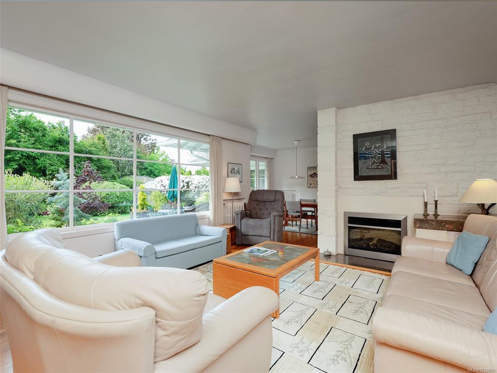 Third View of 658 Byng St, Oak Bay, BC, V8S 5A9