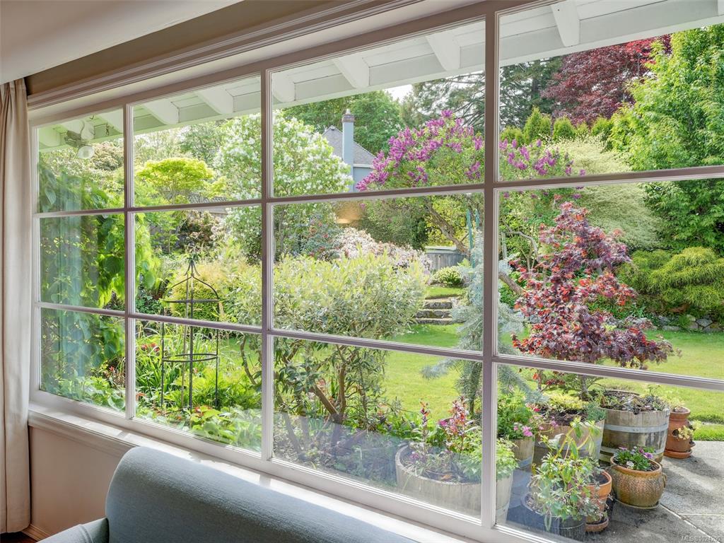 Fifth View of 658 Byng St, Oak Bay, BC, V8S 5A9