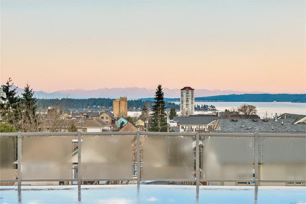 Third View of 352 Kennedy St, Nanaimo, BC, V9R 2J1