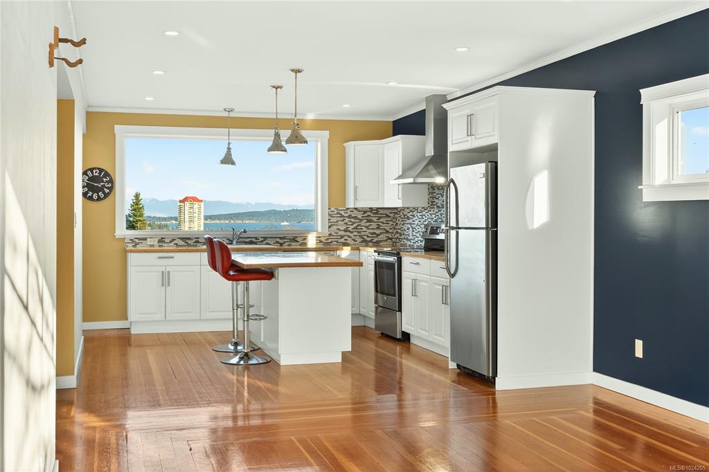 Fourth View of 352 Kennedy St, Nanaimo, BC, V9R 2J1