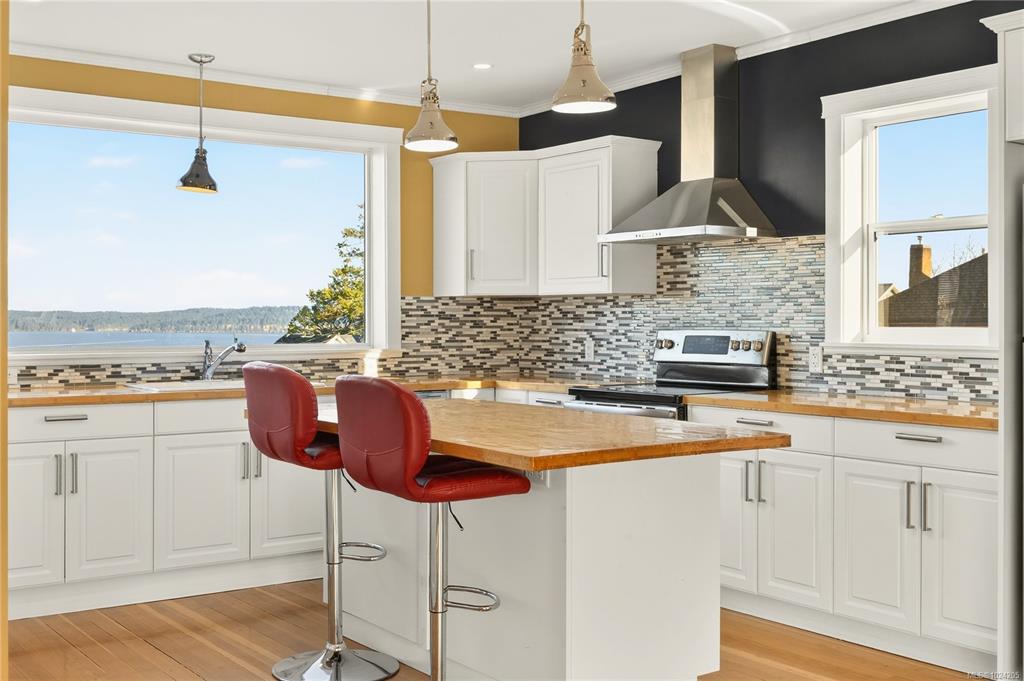 Fifth View of 352 Kennedy St, Nanaimo, BC, V9R 2J1