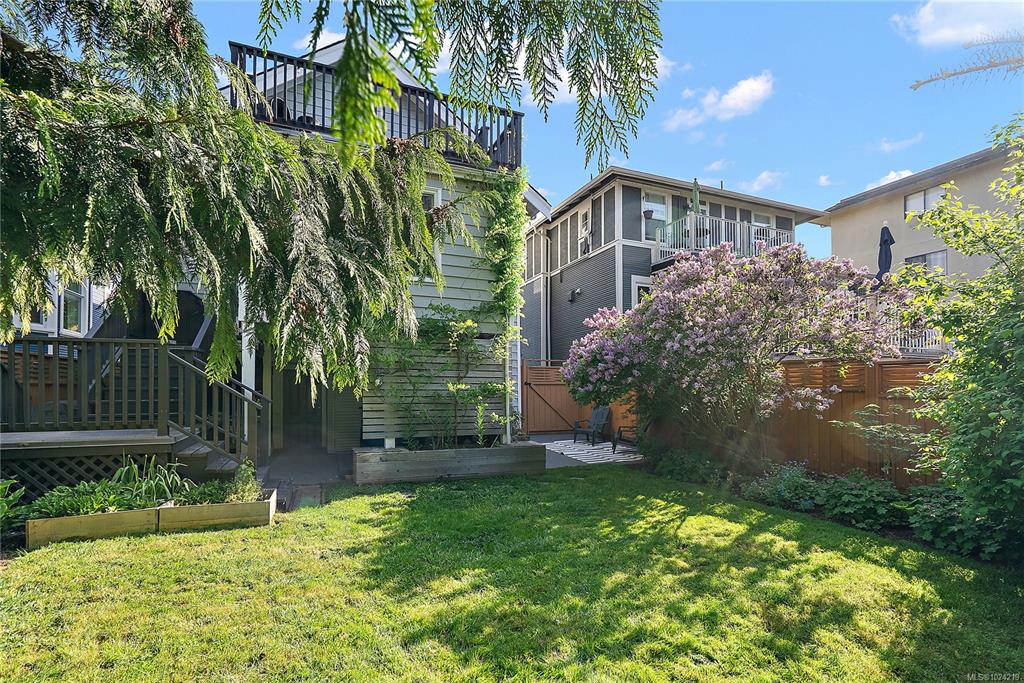 Fourth View of 329 Simcoe St, Victoria, BC, V8V 1K9
