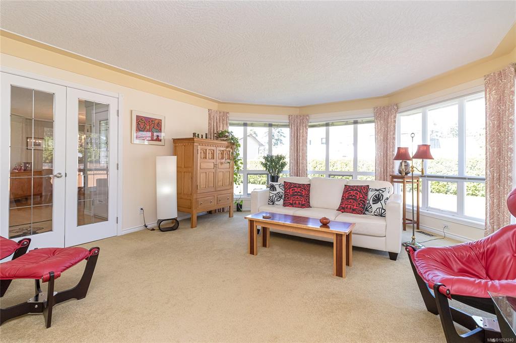 6377 Rodolph Rd, 1024240, BC,