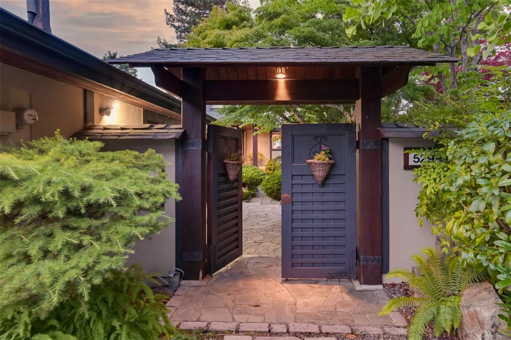 Third View of 5299 Parker Ave, Saanich, BC, V8Y 2N1