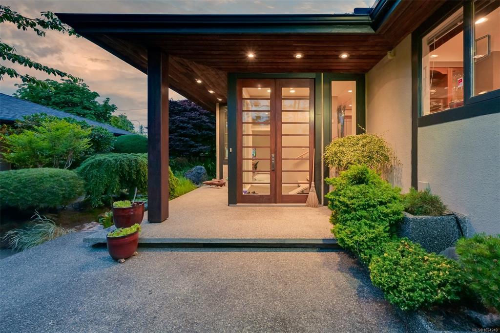 Fourth View of 5299 Parker Ave, Saanich, BC, V8Y 2N1