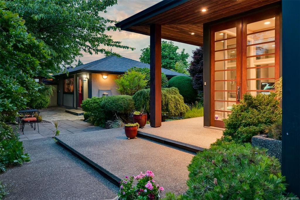 Fifth View of 5299 Parker Ave, Saanich, BC, V8Y 2N1