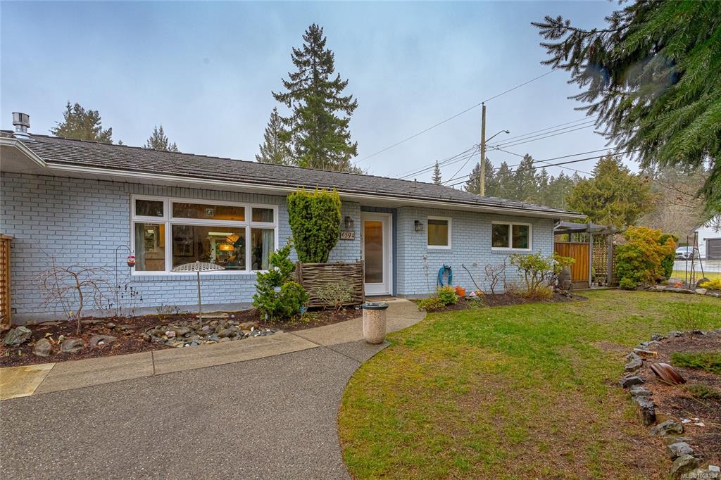 Fourth View of 594 Aspen Ave, Qualicum Beach, BC, V9K 1A6