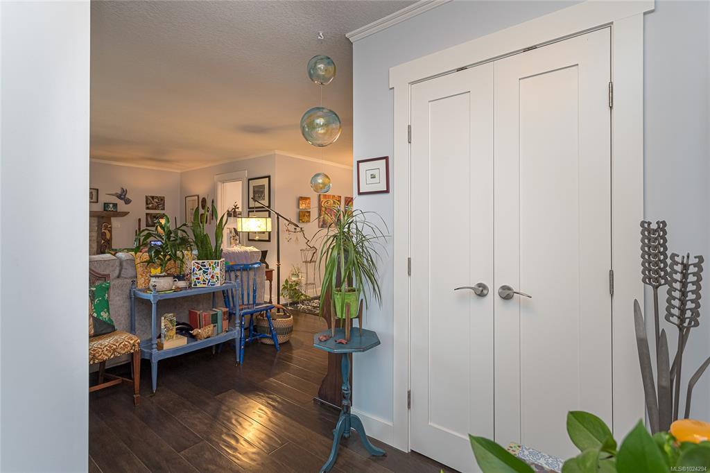 Fifth View of 594 Aspen Ave, Qualicum Beach, BC, V9K 1A6