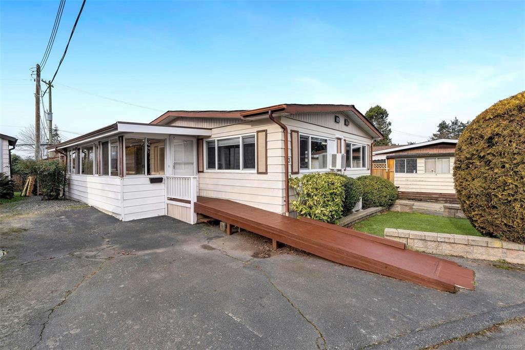 Third View of 158 Cooper Rd, Aaron Court, View Royal, BC, V9A 7B3