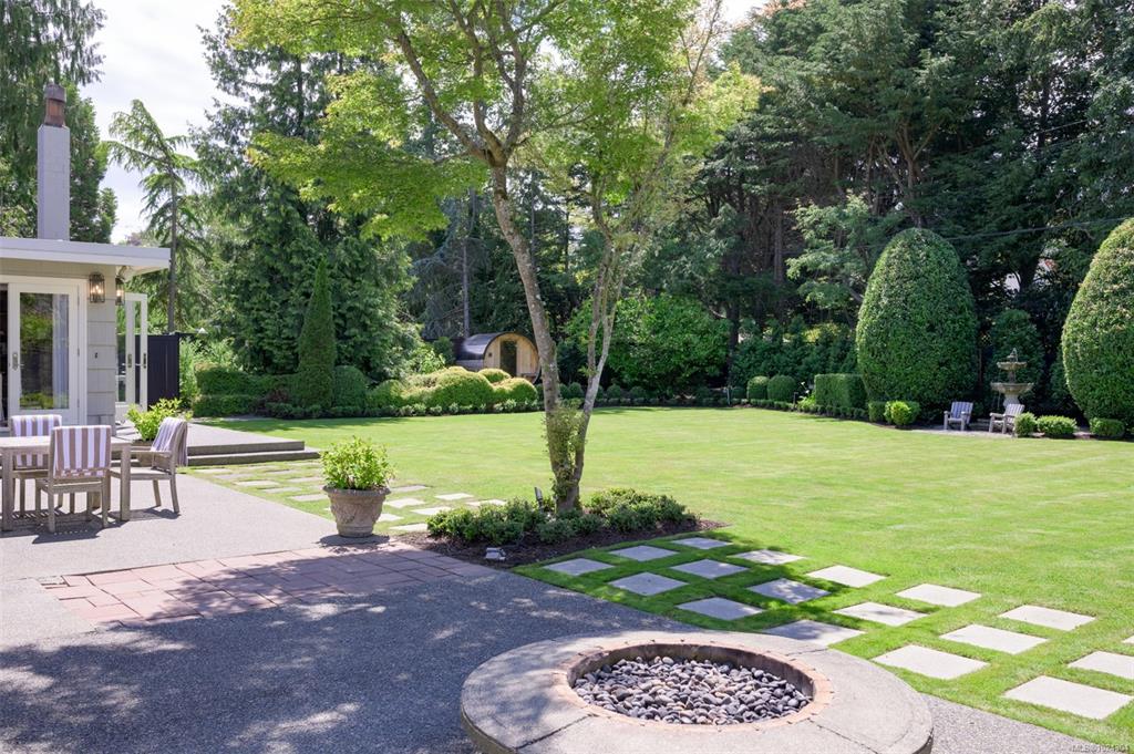 Third View of 3270 Beach Dr, Oak Bay, BC, V8R 6M1