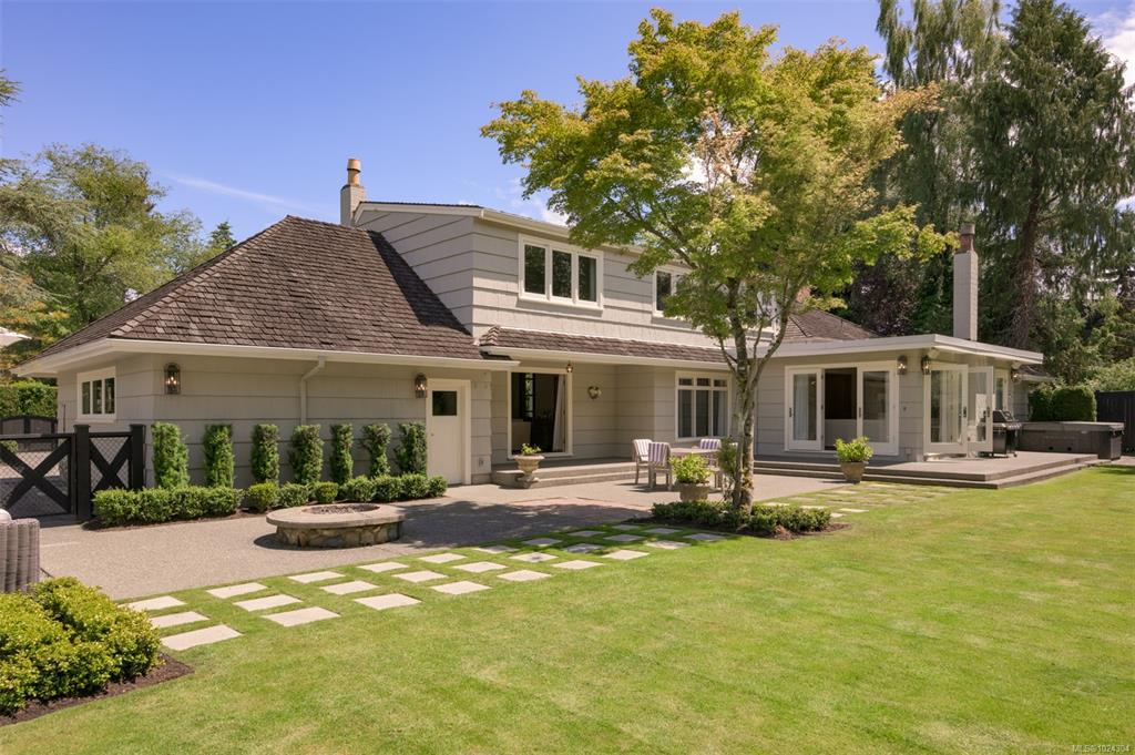 Fourth View of 3270 Beach Dr, Oak Bay, BC, V8R 6M1