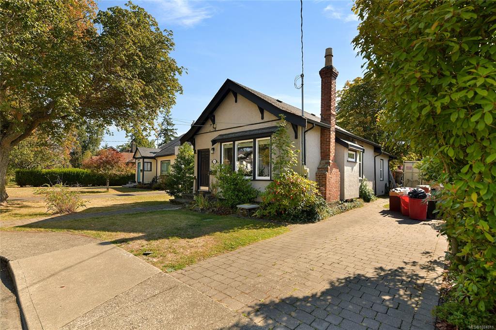 Second View of 1715 Carrick St, Victoria, BC, V8R 2M1